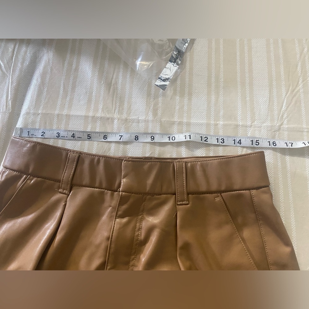Abercrombie & Fitch High Waist Vegan LeatherTailored Shorts brown/tan color - Picture 9 of 10